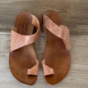 Cydwoq 38 (8) Hillary toe ring sandals